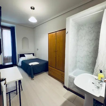 Hostal Conde De Alba Madrid Buitenkant foto