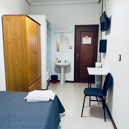 Hostal Conde De Alba Madrid Buitenkant foto